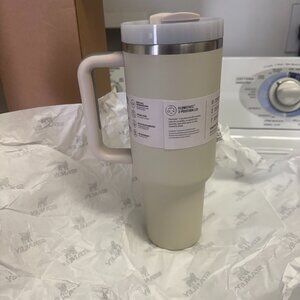 Stanley Tumbler 40 oz DUNE Quencher H2.0 Flowstate